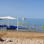 El programa de playas accesibles de la Vila Joiosa finaliza su temporada 2022 consolidando su éxito como oferta de baño seguro para residentes y visitantes