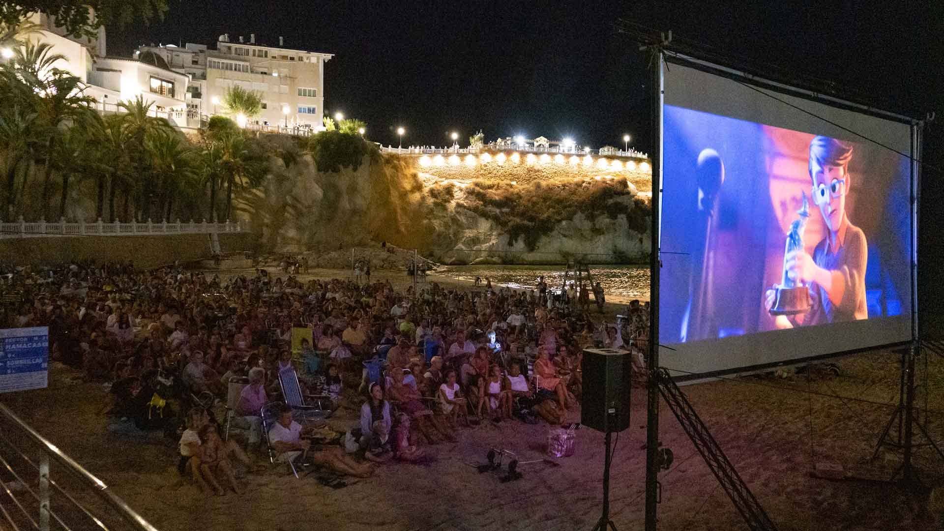 Benidorm inicia mañana el ciclo ‘Cine en la Playa’ con la película ‘Valentina’ en la playa de Mal Pas
